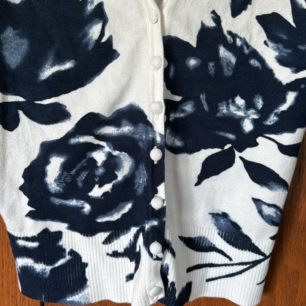 INC International Concepts half sleeve Button up cardigan- blue floral S small - Picture 3 of 5